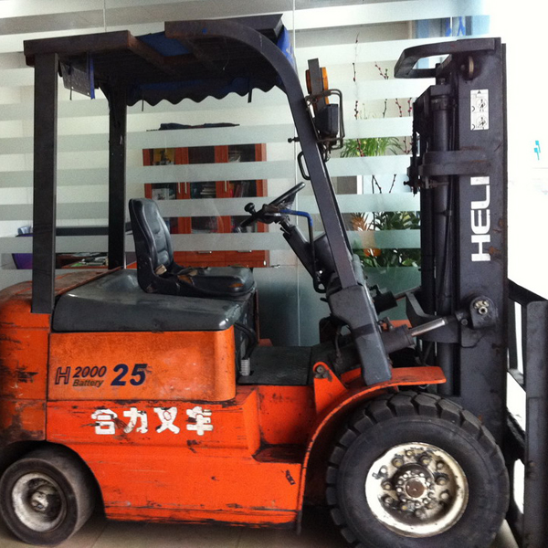 合力2.5吨电动叉车